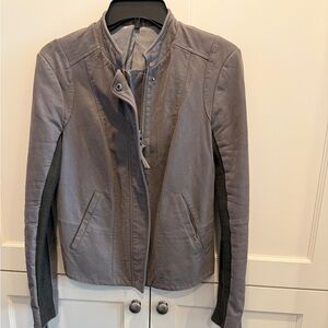 FREE PEOPLE Size 6 vegan faux leather moto jacket zip Grey Cool Clean Collar